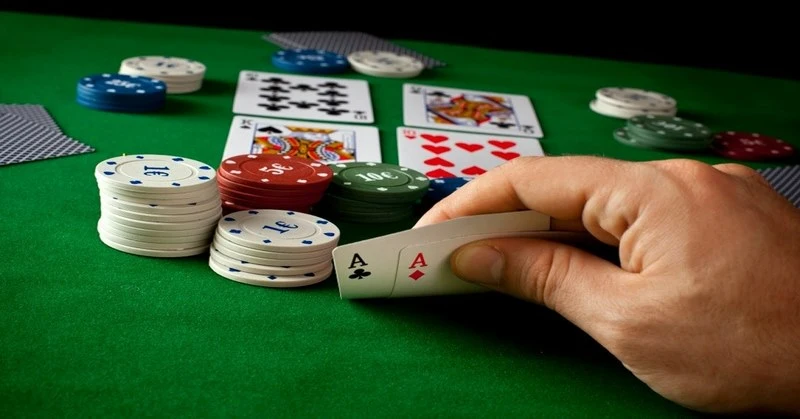 Cách đánh bài phù hợp để có được full house Poker